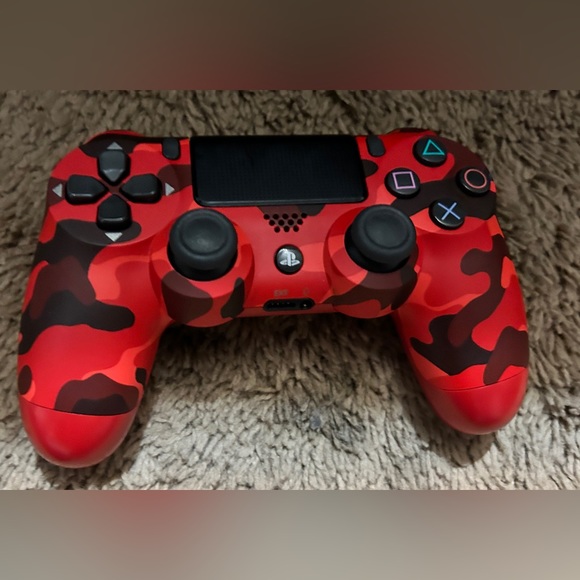 DUALSHOCK 4 WIRELESS CONTROLLER FOR PLAYSTATION 4 – RED CAMO V2 - Picture 1 of 1